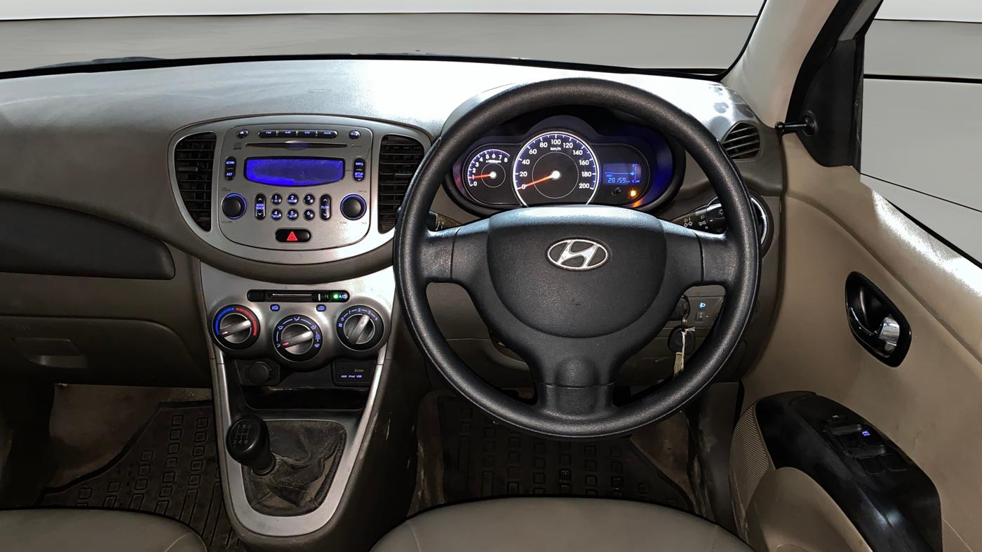 2015 Hyundai i10 SPORTZ 1.1, Petrol, Manual, 28,145 km, Steering Wheel Close Up