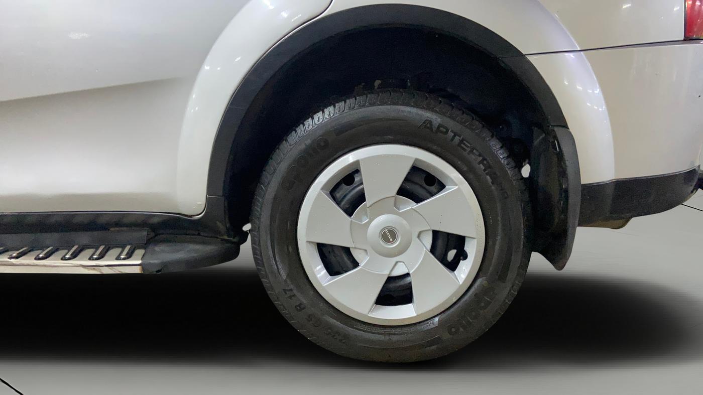 2017 Mahindra XUV500 W6, Diesel, Manual, 94,939 km, Left Rear Wheel