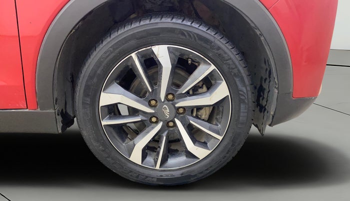 2020 Mahindra XUV300 W8 (O) 1.5 DIESEL, Diesel, Manual, 1,10,988 km, Right Front Wheel