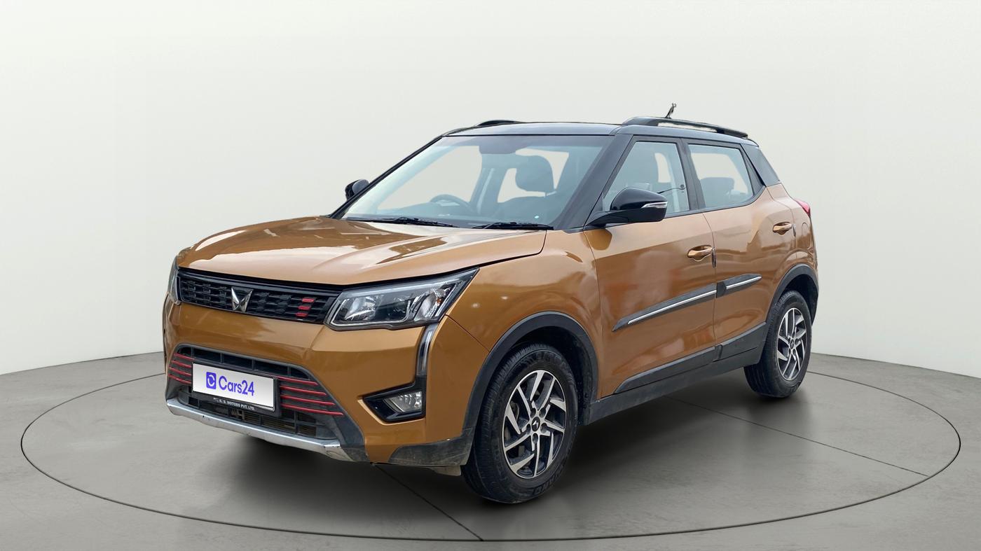 2022 Mahindra XUV300 W8(O) 1.2 PETROL DUAL TONE, Petrol, Manual, 66,105 km, Left Front Diagonal