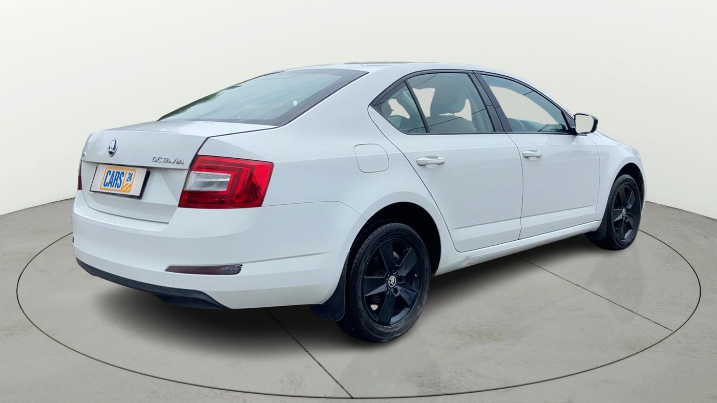 2017 Skoda Octavia 2.0 TDI CR AMBITION, Diesel, Manual, 1,21,381 km, Right Back Diagonal