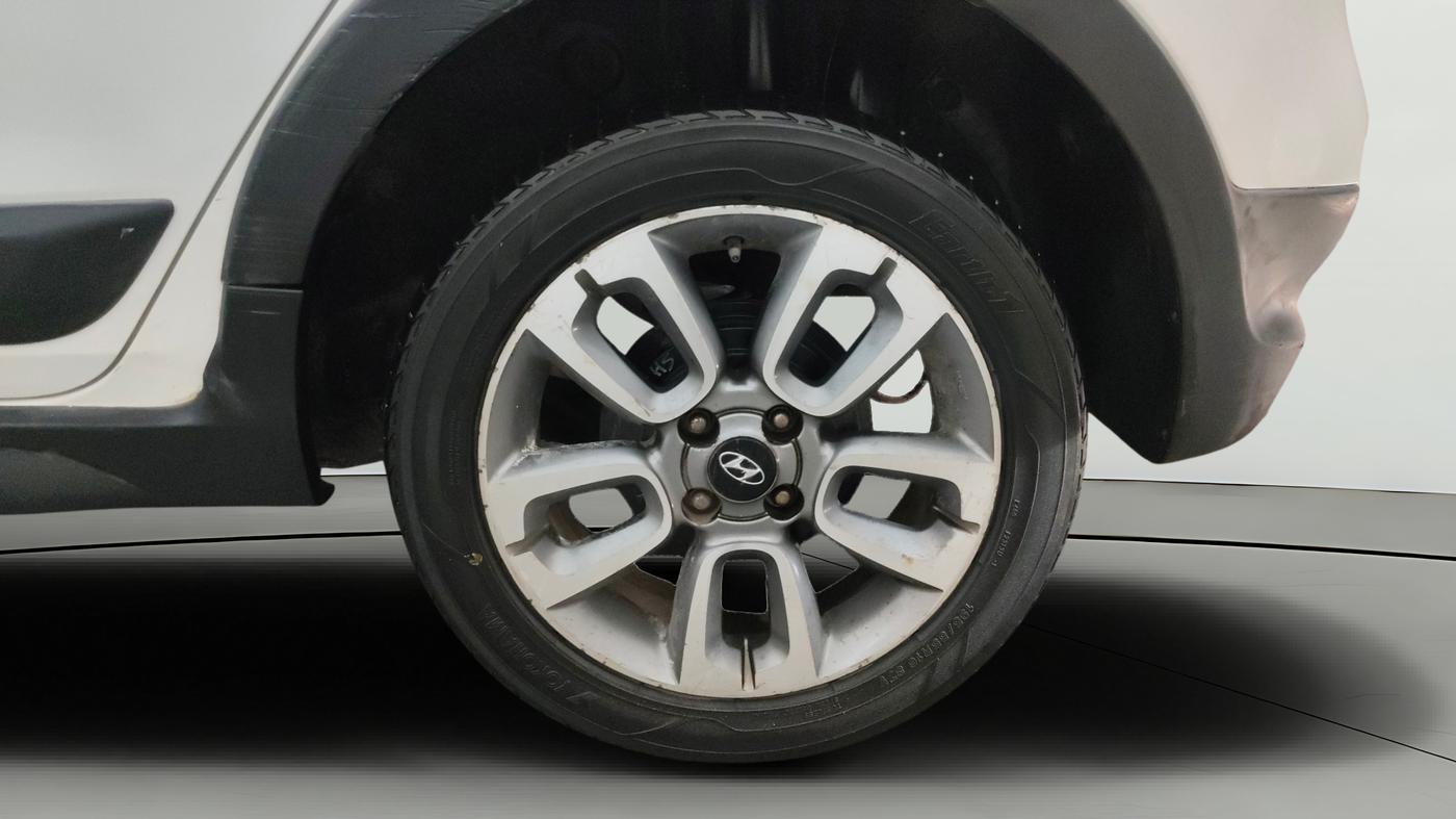 2015 Hyundai i20 Active 1.2 S, Petrol, Manual, 1,00,416 km, Left Rear Wheel
