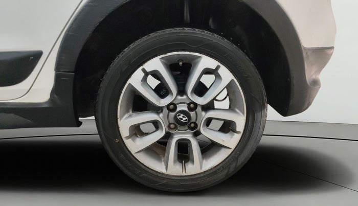 2015 Hyundai i20 Active 1.2 S, Petrol, Manual, 1,00,416 km, Left Rear Wheel