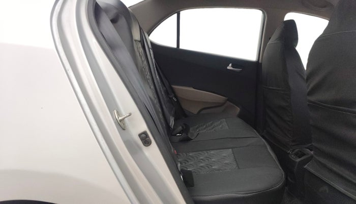 2016 Hyundai Xcent SX 1.2 (O), Petrol, Manual, 38,314 km, Right Side Rear Door Cabin