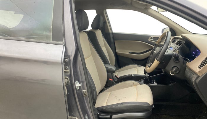 2015 Hyundai Elite i20 MAGNA 1.4 CRDI, Diesel, Manual, 1,17,805 km, Right Side Front Door Cabin