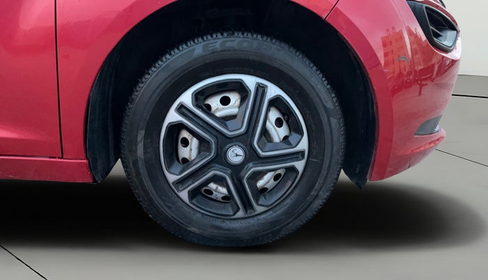 2020 Tata ALTROZ XE PETROL, Petrol, Manual, 31,534 km, Right Front Wheel