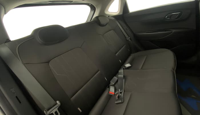 2022 Hyundai NEW I20 SPORTZ 1.2 MT, Petrol, Manual, 34,137 km, Right Side Rear Door Cabin