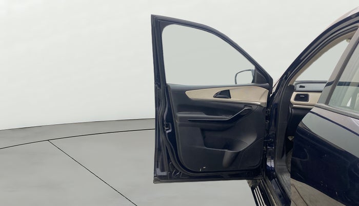 2022 Mahindra XUV700 AX 5 P MT 7 STR, Petrol, Manual, 38,236 km, LHS Front Door