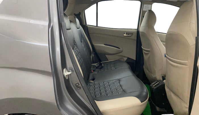 2019 Hyundai NEW SANTRO SPORTZ CNG, CNG, Manual, 1,00,156 km, Right Side Rear Door Cabin