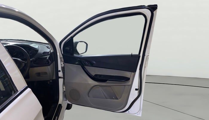 2017 Tata Tiago XT PETROL, Petrol, Manual, 1,25,021 km, RHS Front Door