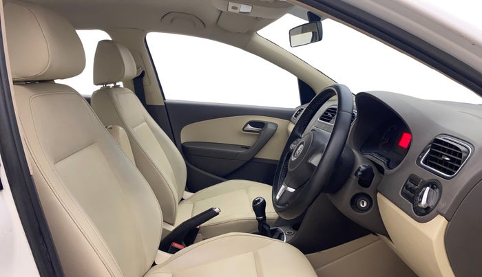 2013 Volkswagen Vento HIGHLINE DIESEL 1.6, Diesel, Manual, 70,042 km, Right Side Front Door Cabin