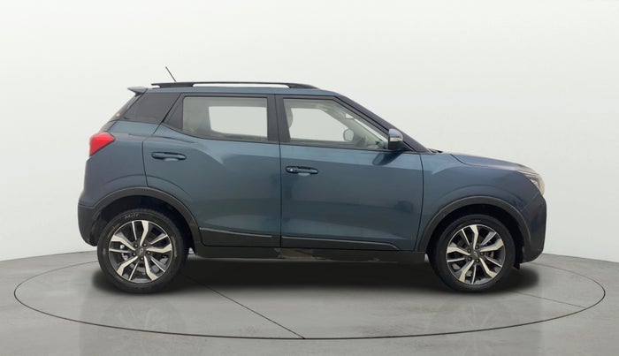 2021 Mahindra XUV300 W8 (O) 1.5 DIESEL, Diesel, Manual, 32,332 km, Right Side View