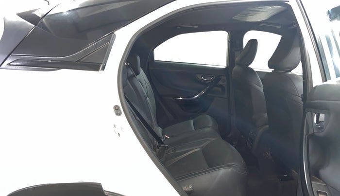 2024 Tata NEXON FEARLESS + SUNROOF AMT DUAL TONE 1.5 DIESEL, Diesel, Automatic, 39,493 km, Right Side Rear Door Cabin