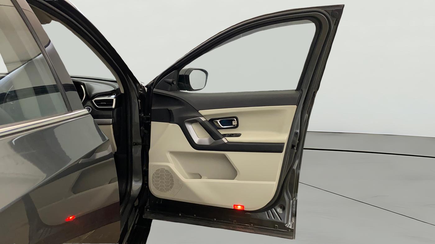 2021 Tata Safari XZ, Diesel, Manual, 59,355 km, RHS Front Door