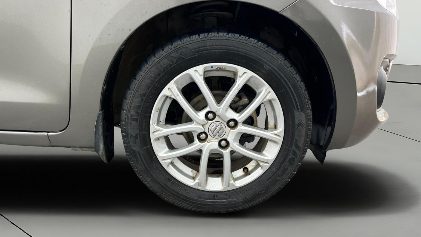 2018 Maruti Swift ZDI AMT, Diesel, Automatic, 1,48,713 km, Right Front Wheel