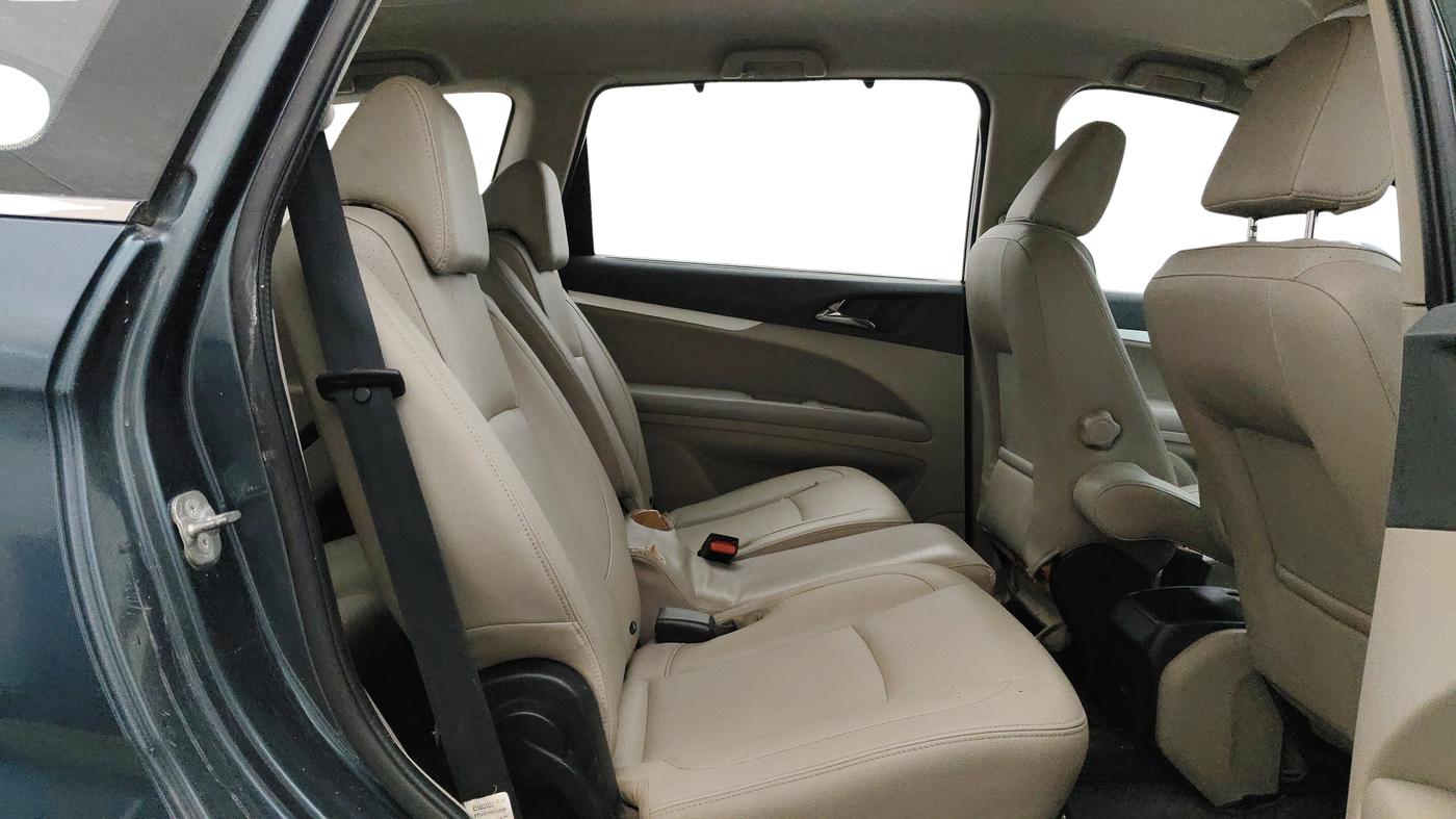 2018 Mahindra MARAZZO M8 7 STR, Diesel, Manual, 1,15,572 km, Right Side Rear Door Cabin