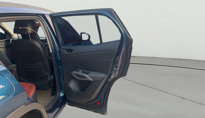 2025 Skoda KUSHAQ  Signature 1.0L TSI MT , Petrol, Manual, 4,742 km, RHS Rear Door