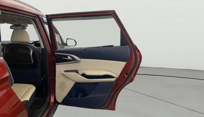 2022 KIA CARENS LUXURY PLUS 1.4 PETROL DCT 7 STR, Petrol, Automatic, 37,117 km, RHS Rear Door