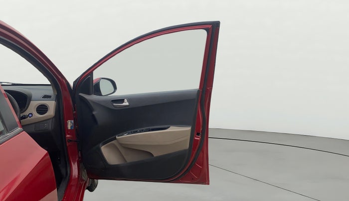 2015 Hyundai Xcent SX 1.2, Petrol, Manual, 1,14,980 km, RHS Front Door