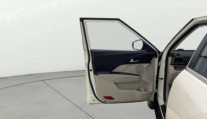 2021 Mahindra XUV300 W8 (O) 1.5 DIESEL, Diesel, Manual, 37,334 km, LHS Front Door