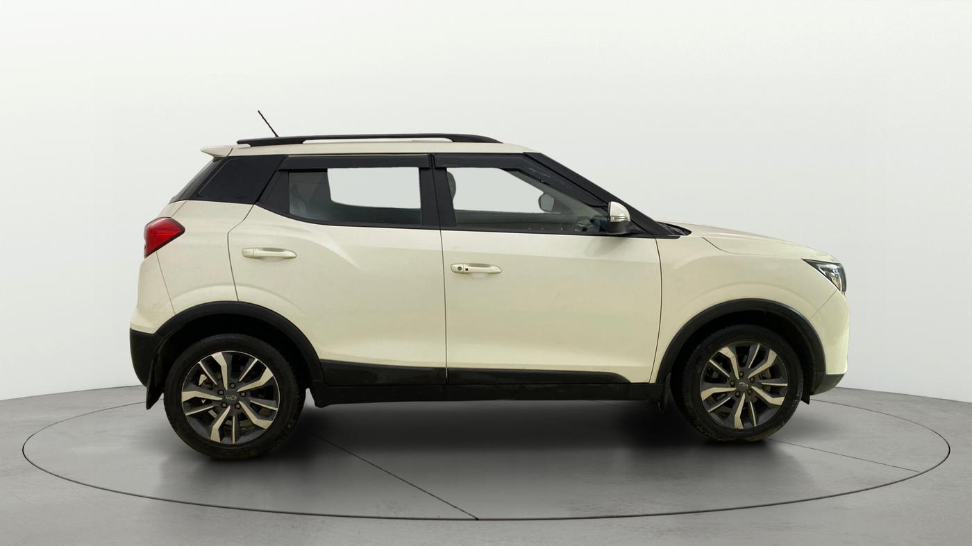 2021 Mahindra XUV300 W8 (O) 1.5 DIESEL AMT, Diesel, Automatic, 61,561 km, Right Side View