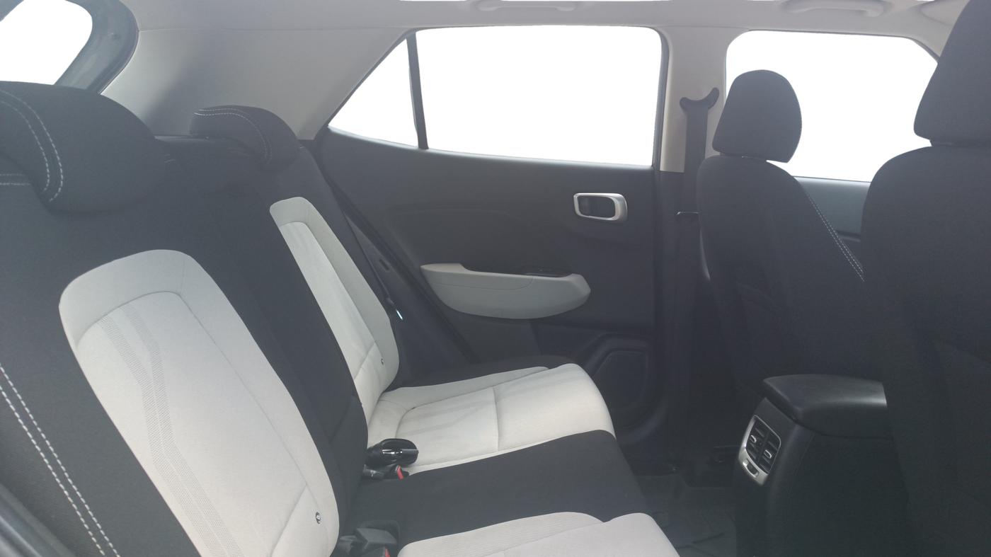 2022 Hyundai VENUE SX 1.2 PETROL, Petrol, Manual, 33,977 km, Right Side Rear Door Cabin