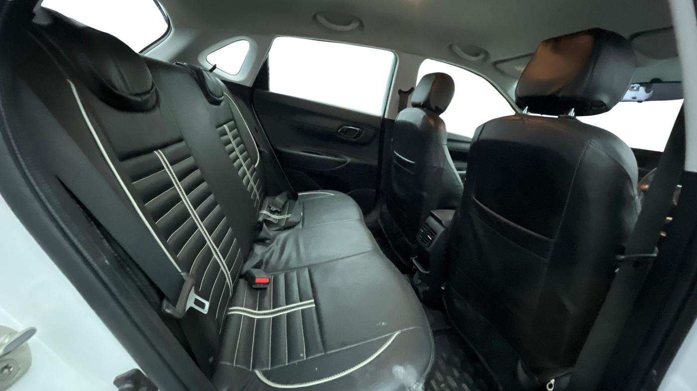 2020 Hyundai NEW I20 MAGNA 1.2 MT, Petrol, Manual, 61,576 km, Right Side Rear Door Cabin