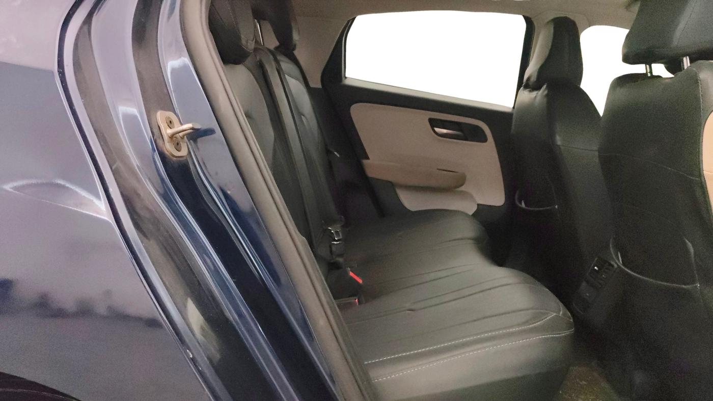 2025 Tata ALTROZ Accomplished Plus S Petrol 6DCT, Petrol, Automatic, 19,943 km, Right Side Rear Door Cabin