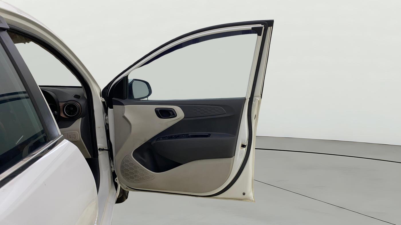 2022 Hyundai AURA S 1.2 CNG, CNG, Manual, 1,36,686 km, RHS Front Door