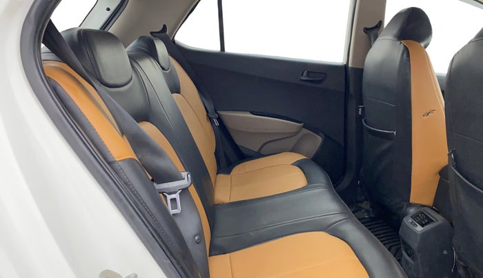 2017 Hyundai Grand i10 MAGNA 1.2 KAPPA VTVT CNG, CNG, Manual, 1,01,933 km, Right Side Rear Door Cabin