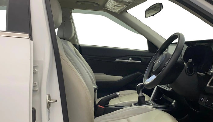 2023 KIA SELTOS HTK PLUS 1.5 IMT, Petrol, Manual, 28,389 km, Right Side Front Door Cabin