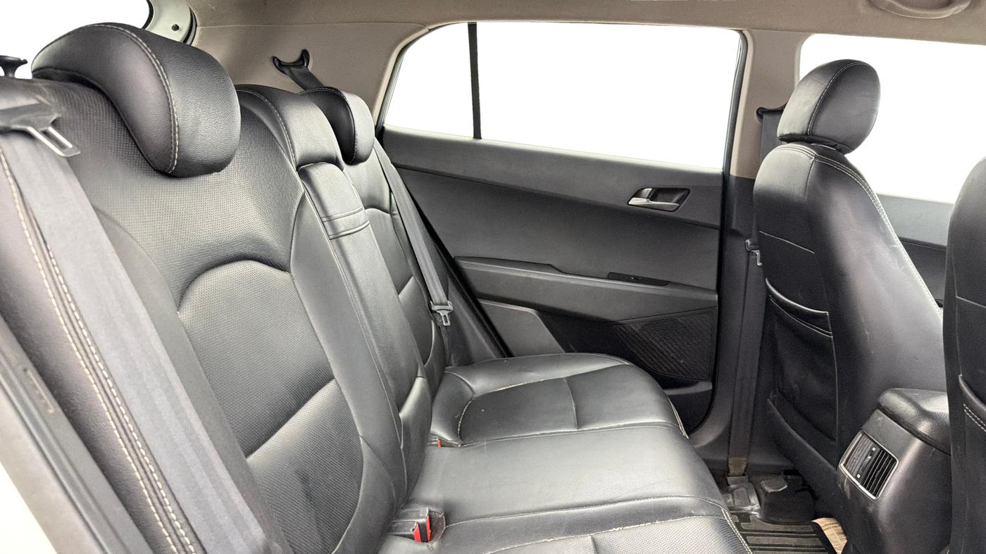 2017 Hyundai Creta SX PLUS 1.6 PETROL, Petrol, Manual, 82,751 km, Right Side Rear Door Cabin