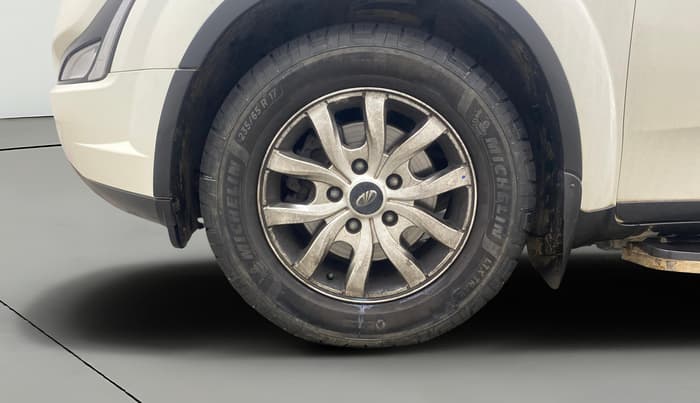 2020 Mahindra XUV500 W9 AT, Diesel, Automatic, 1,21,378 km, Left Front Wheel
