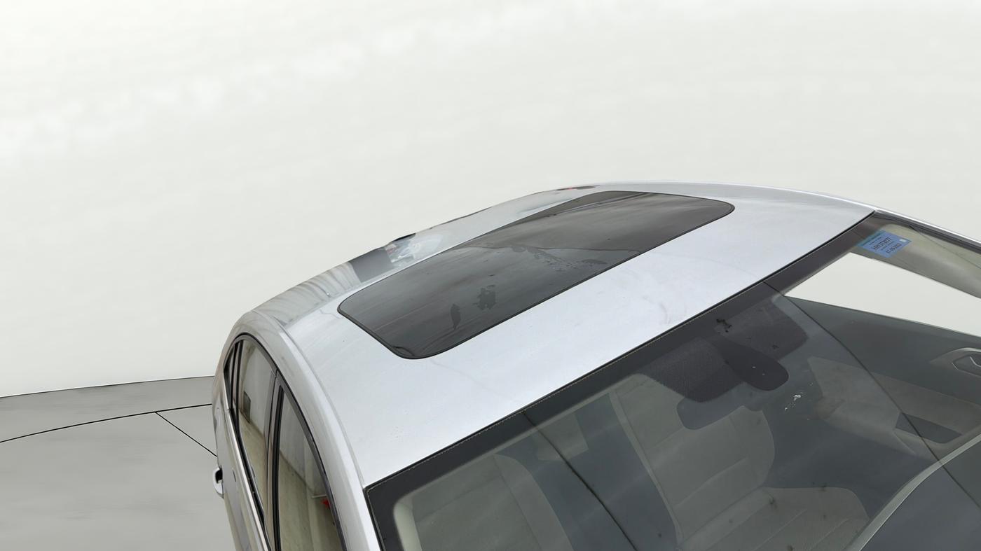 2022 Volkswagen VIRTUS TOPLINE TSI 1.0 MT, Petrol, Manual, 30,440 km, Roof
