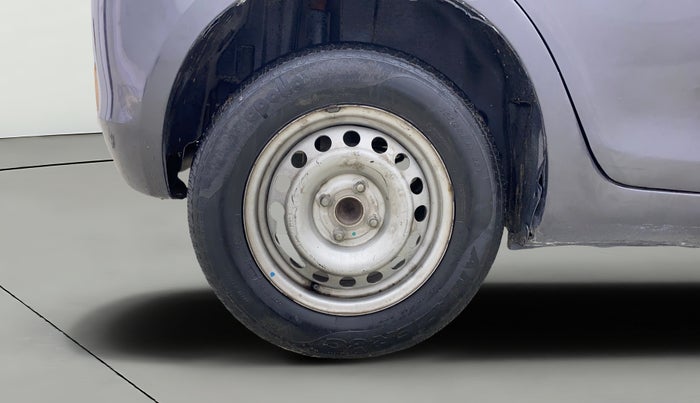 2015 Maruti Swift LXI (O), Petrol, Manual, 52,118 km, Right Rear Wheel