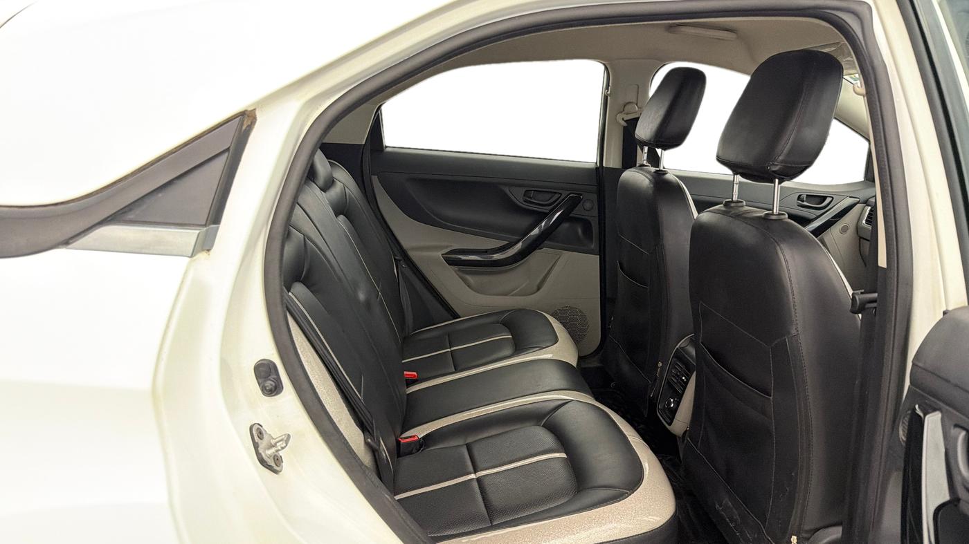 2018 Tata NEXON XT PETROL, Petrol, Manual, 28,953 km, Right Side Rear Door Cabin