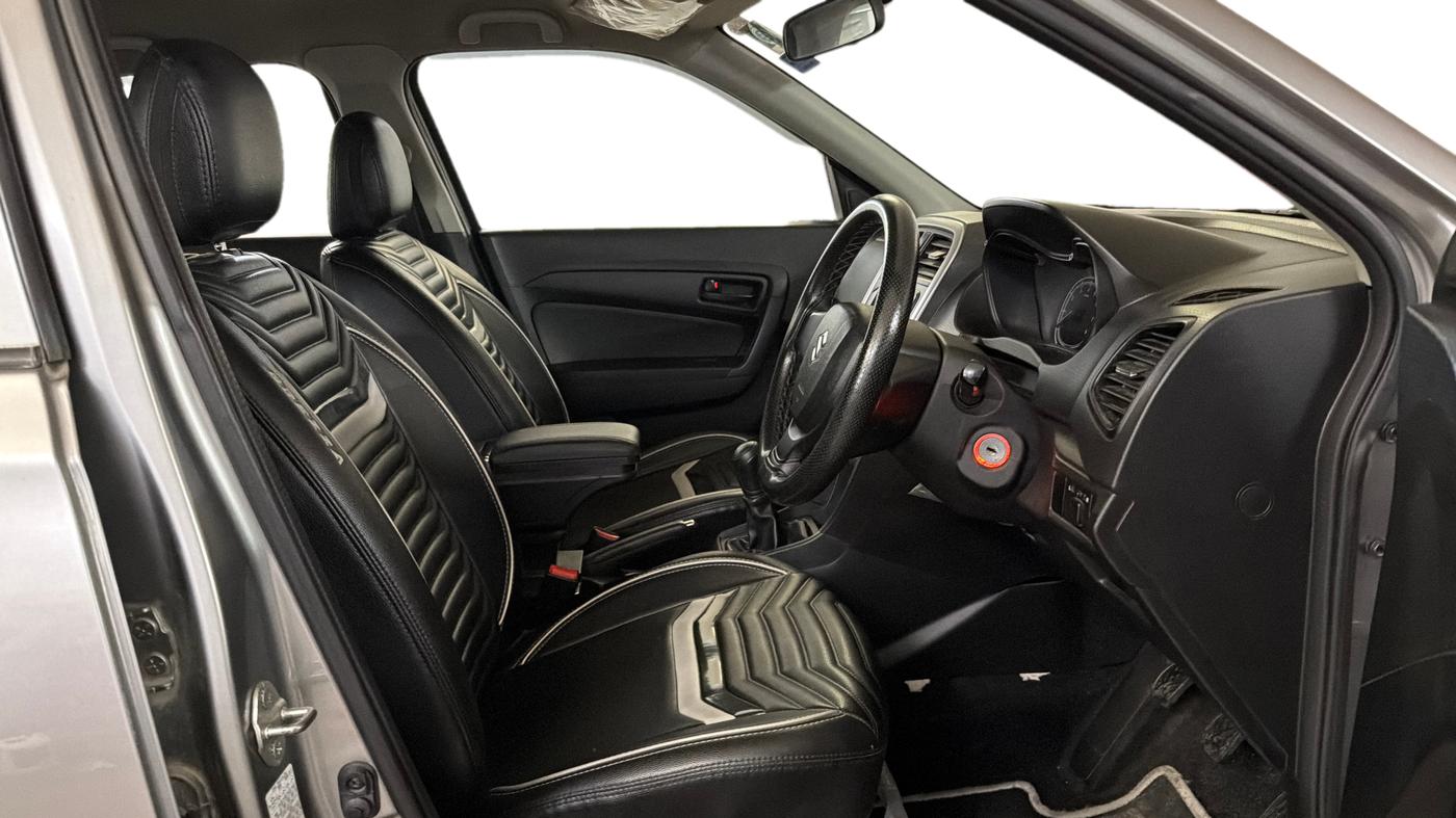 2021 Maruti Vitara Brezza LXI, Petrol, Manual, 22,583 km, Right Side Front Door Cabin