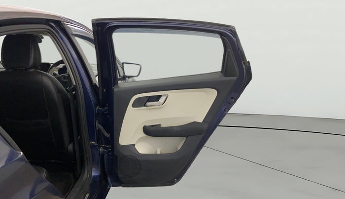 2024 Tata ALTROZ XZ PLUS SUNROOF CNG, CNG, Manual, 35,997 km, RHS Rear Door