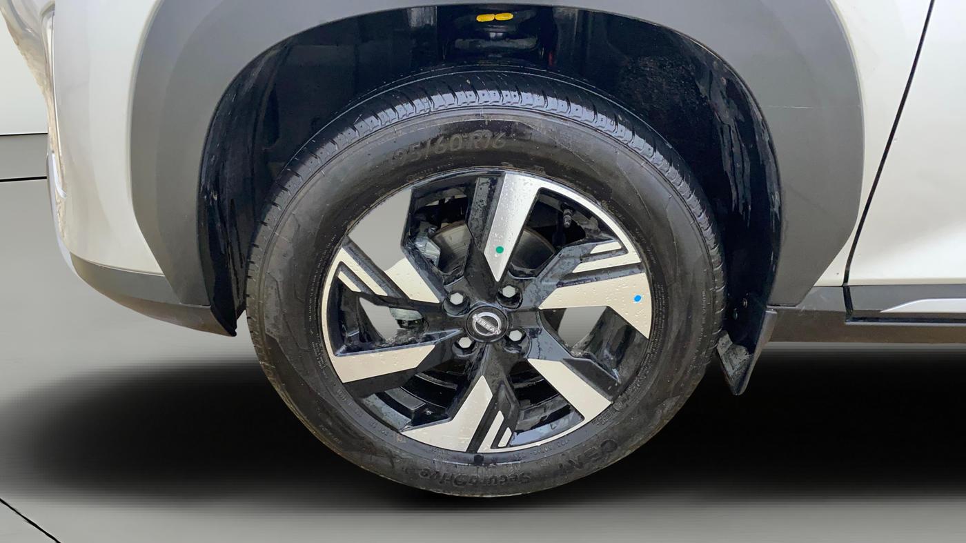 2025 Nissan MAGNITE N-Connecta B4D 1.0 Petrol MT, Petrol, Manual, 2,122 km, Left Front Wheel