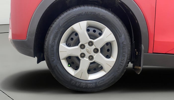 2021 Mahindra XUV300 W6 1.5 DIESEL AMT, Diesel, Automatic, 1,26,069 km, Left Front Wheel