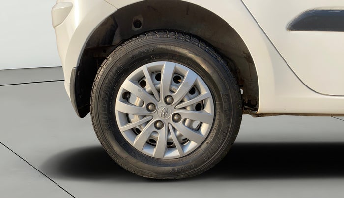 2013 Hyundai i10 MAGNA 1.1, CNG, Manual, 80,438 km, Right Rear Wheel