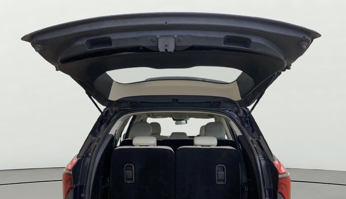 2021 Mahindra XUV700 AX7 Petrol MT 7 STR, Petrol, Manual, 88,529 km, Boot Door Open