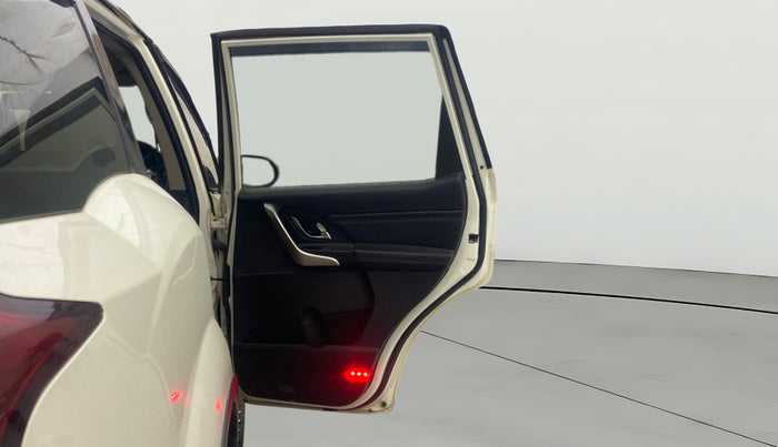 2018 Mahindra XUV500 W11(O), Diesel, Manual, 87,270 km, RHS Rear Door