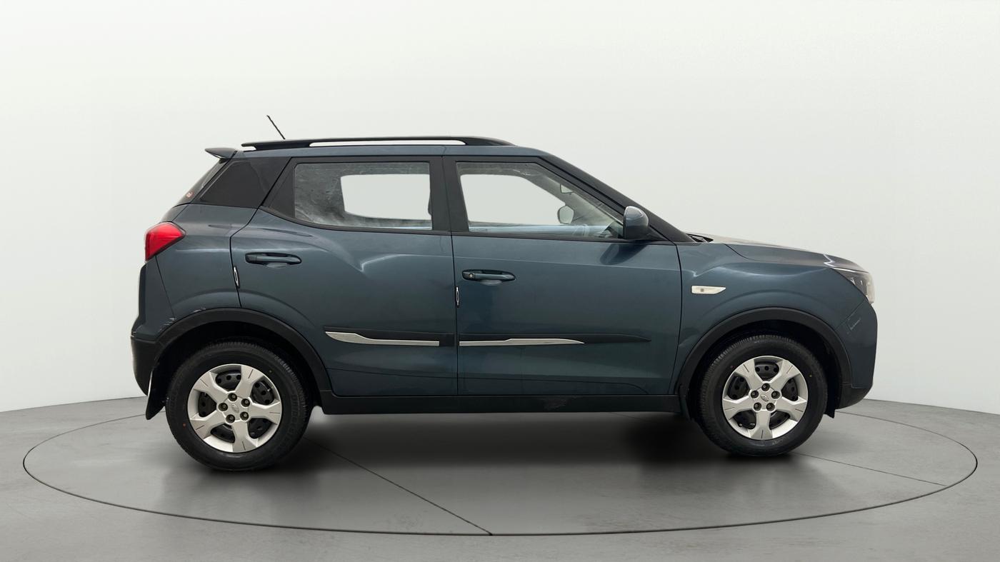 2021 Mahindra XUV300 W6 1.2 PETROL, Petrol, Manual, 54,459 km, Right Side View