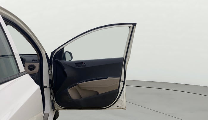 2016 Hyundai Grand i10 MAGNA AT 1.2 KAPPA VTVT, CNG, Automatic, 88,567 km, RHS Front Door