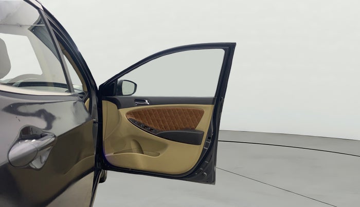 2012 Hyundai Verna FLUIDIC 1.6 CRDI SX, Diesel, Manual, 94,556 km, RHS Front Door