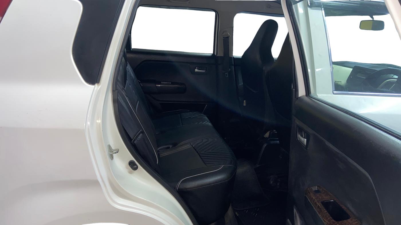 2019 Maruti New Wagon-R VXI 1.0, CNG, Manual, 94,250 km, Right Side Rear Door Cabin