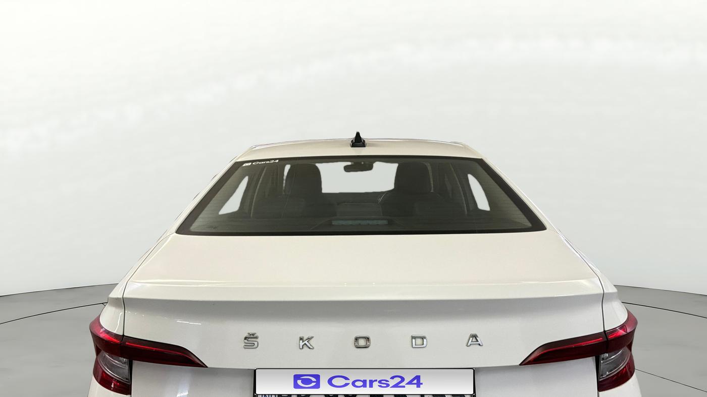 2023 Skoda SLAVIA STYLE 1.0L TSI AT, Petrol, Automatic, 17,785 km, Rear Windshield