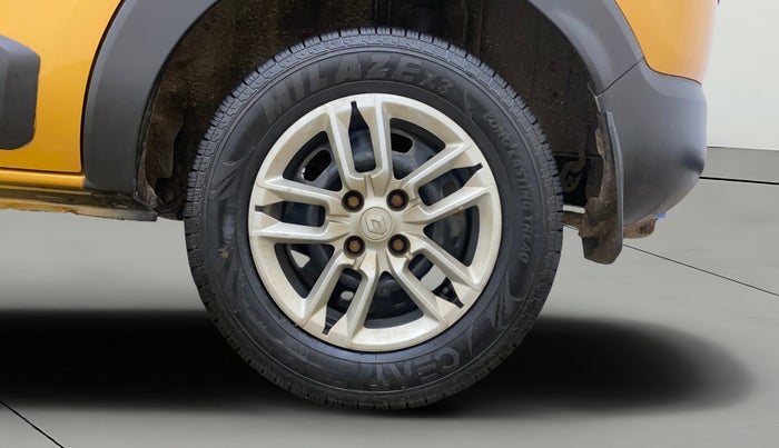 2021 Renault TRIBER RXT, Petrol, Manual, 49,232 km, Left Rear Wheel