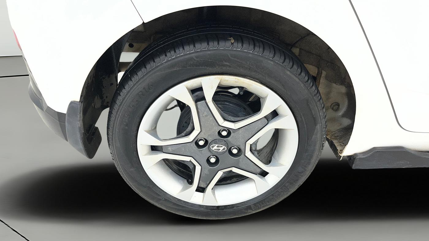 2025 Hyundai NEW I20 Sportz (O) 1.2 IVT, Petrol, Automatic, 11,272 km, Right Rear Wheel